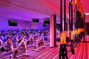 Spordikeskus ja/või sportimisvõimalused majutusasutuses Aloft Hotel Calgary University
