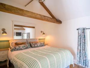 a bedroom with a bed and a window at Tack Room in Benniworth