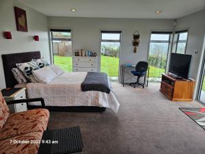 Gallery image of House on the Hill in New Plymouth +12 photos