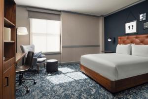 Four Points by Sheraton San Jose Downtown客房内的一张或多张床位
