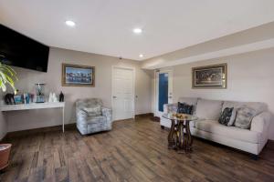 Area soggiorno di SureStay Hotel by Best Western Manning
