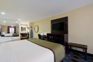 Letto o letti in una camera di SureStay Hotel by Best Western Manning