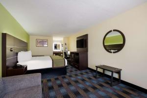 Letto o letti in una camera di SureStay Hotel by Best Western Manning