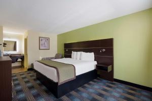 Letto o letti in una camera di SureStay Hotel by Best Western Manning