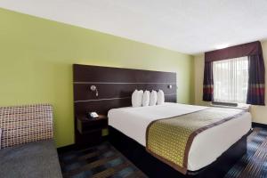 Letto o letti in una camera di SureStay Hotel by Best Western Manning