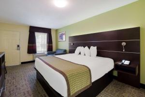 Letto o letti in una camera di SureStay Hotel by Best Western Manning