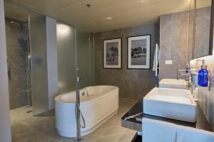 O baie la Radisson Blu Hotel Zurich Airport