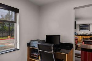 Kuchyň nebo kuchyňský kout v ubytování Comfort Inn & Suites Austin North Loop