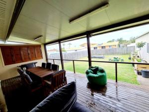 Posezení v ubytování 3-Bedroom House in Central Hervey Bay