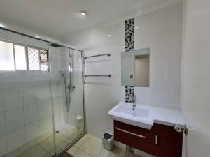 Koupelna v ubytování 3-Bedroom House in Central Hervey Bay