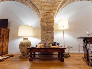 Μια τηλεόραση ή/και κέντρο ψυχαγωγίας στο Saint Francis Studio Apartment