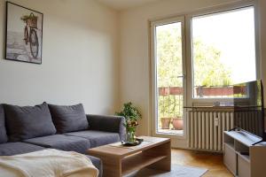 a living room with a couch and a window at *TOP Apartment* beliebte Lage* in Düsseldorf in Düsseldorf