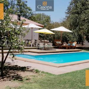 Der Swimmingpool an oder in der Nähe von Casona los Naranjos, Olmué