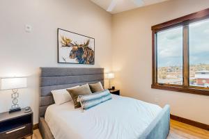 Ένα ή περισσότερα κρεβάτια σε δωμάτιο στο Springview Lane #C304
