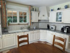 Gallery image of Maison Spacieuse en Village, Équipée et Confortable, avec Accès Rivière et Garage. - FR-1-611-93 in Louvemont