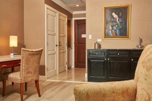A cozinha ou cozinha compacta de Waymore Hotel Spa & Casino
