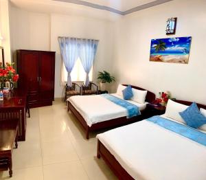 Giường trong phòng chung tại Du Hung 2 Hotel