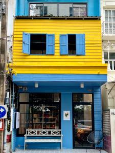a yellow and blue building on a city street at El biógrafo in Bangkok