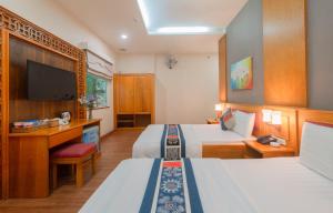 Giường trong phòng chung tại Anh Dao Hotel