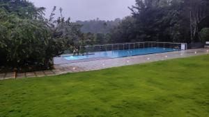 Bazén v ubytování Saugandhika West Gate nebo v jeho okolí