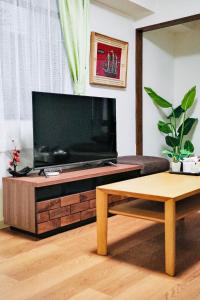 TV a/nebo společenská místnost v ubytování 池袋新宿涩谷三地埼京线9分至16分直达 可住2人至10人 星の園
