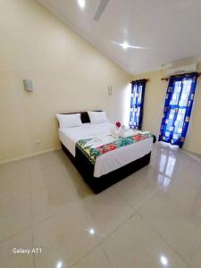 a bedroom with a large bed in a room at Large 3 bedroom villa with Pool in Sonaisali Nadi in Nadi