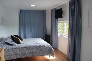 Postel nebo postele na pokoji v ubytování Lily Home