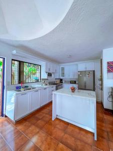 Η κουζίνα ή μικρή κουζίνα στο El Castillo en el Lago Atitlán