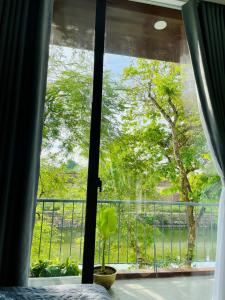 Ein Balkon oder eine Terrasse in der Unterkunft Boom Casa Homestay