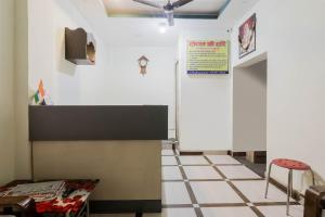 TV a/nebo společenská místnost v ubytování OYO Hotel Sri Hari