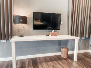 a white desk with a tv on top of it at Black Bear House Resort & Onsen in Chiang Dao