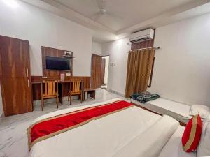 Hotel Embassy客房内的一张或多张床位