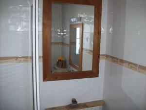 a bathroom with a mirror and a sink at Benvoy House apartment 