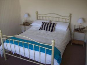 מיטה או מיטות בחדר ב-Benvoy House apartment