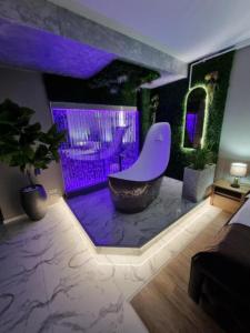 a living room with a tub and purple lighting at Studio Casa del Mar - Mathi in Mamaia