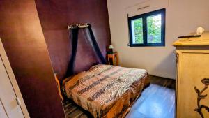 Postel nebo postele na pokoji v ubytování Hôtel Ilargi