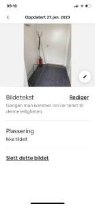 Captura de pantalla de un baño con una habitación en Small modern appartment, en Sogndal