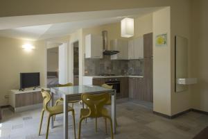 a kitchen with a dining room table and chairs at Casale La Zagara in Sciacca