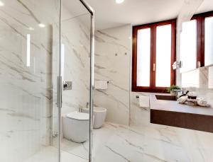 Koupelna v ubytování Palazzo Schiavoni Residenza d'epoca & Suite-Apartments
