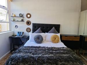 Lova arba lovos apgyvendinimo įstaigoje Cape Town Fully Kitted Zen Apartment