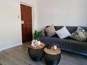 Svetainės erdvė apgyvendinimo įstaigoje Cape Town Fully Kitted Zen Apartment