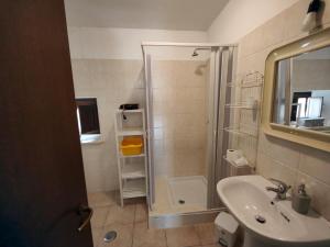 Kamar mandi di Il BORGOIN