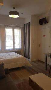 Postel nebo postele na pokoji v ubytování Charmant Studio en centre-ville de Luchon