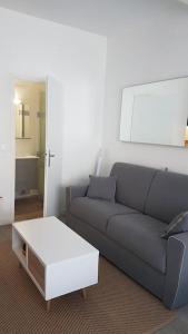 Posezení v ubytování Charmant Studio en centre-ville de Luchon + 1 fotografie