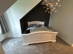 Una cama o camas en una habitación de Hayward mews holiday homes in Swords