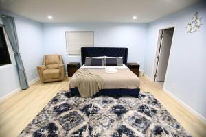 Een bed of bedden in een kamer bij Stunning house in Rowland
