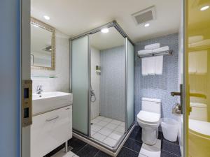 Koupelna v ubytování LaVita Hotel + 26 fotografií
