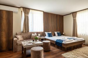 A bed or beds in a room at Beluga Guest House