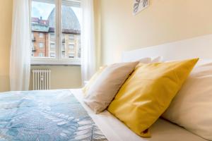 A bed or beds in a room at Appartamenti Vista Mole, Centro a 15 min - Luxury Suites & fast WiFi