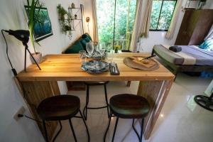 Jungle view studio with terrace客房内的一张或多张床位